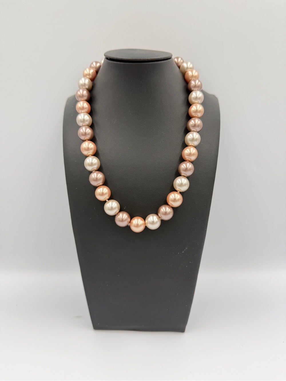 Two-Tone Pearl Necklace in Pink and Cream - Timeless Women’s Jewelry